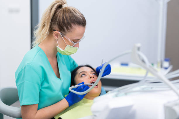 Best Cracked Tooth Emergency Dentist  in Nashvle, IL